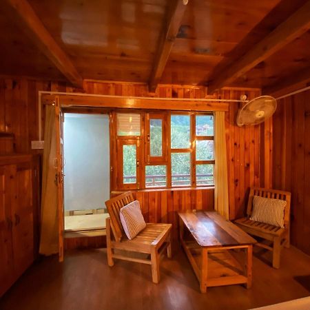 Pine Tower Inn Manāli Kültér fotó