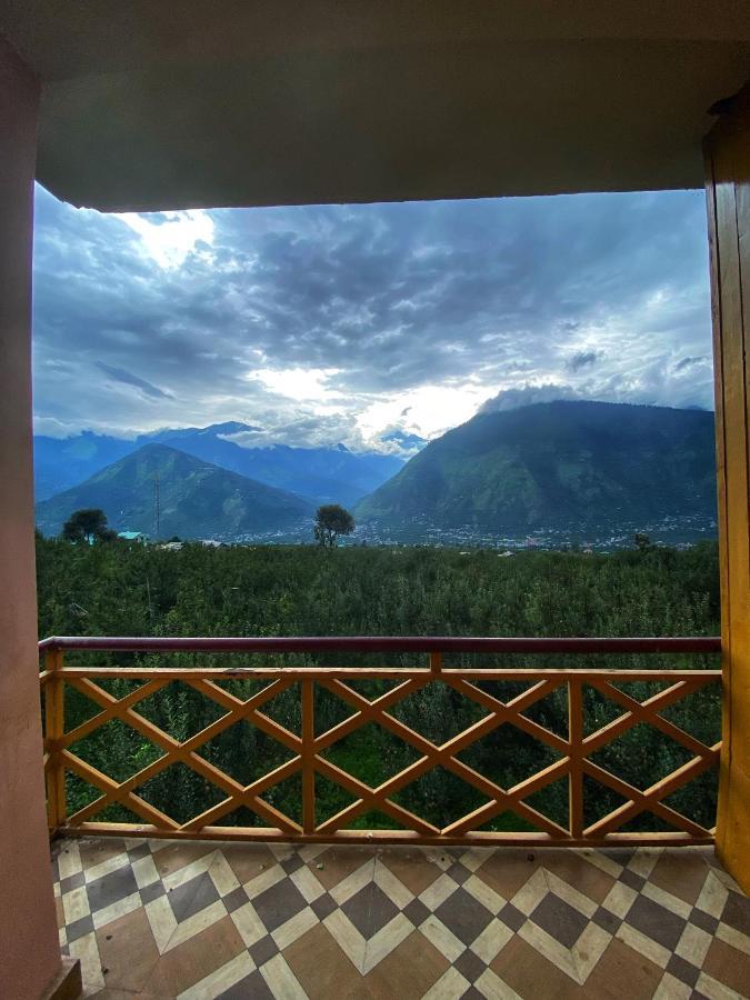 Pine Tower Inn Manāli Kültér fotó