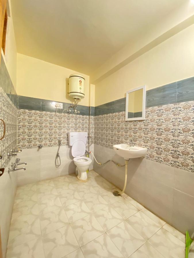 Pine Tower Inn Manāli Kültér fotó