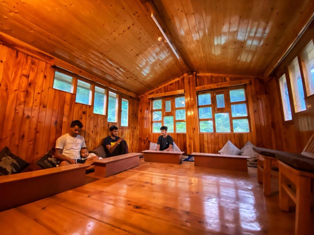 Pine Tower Inn Manāli Kültér fotó