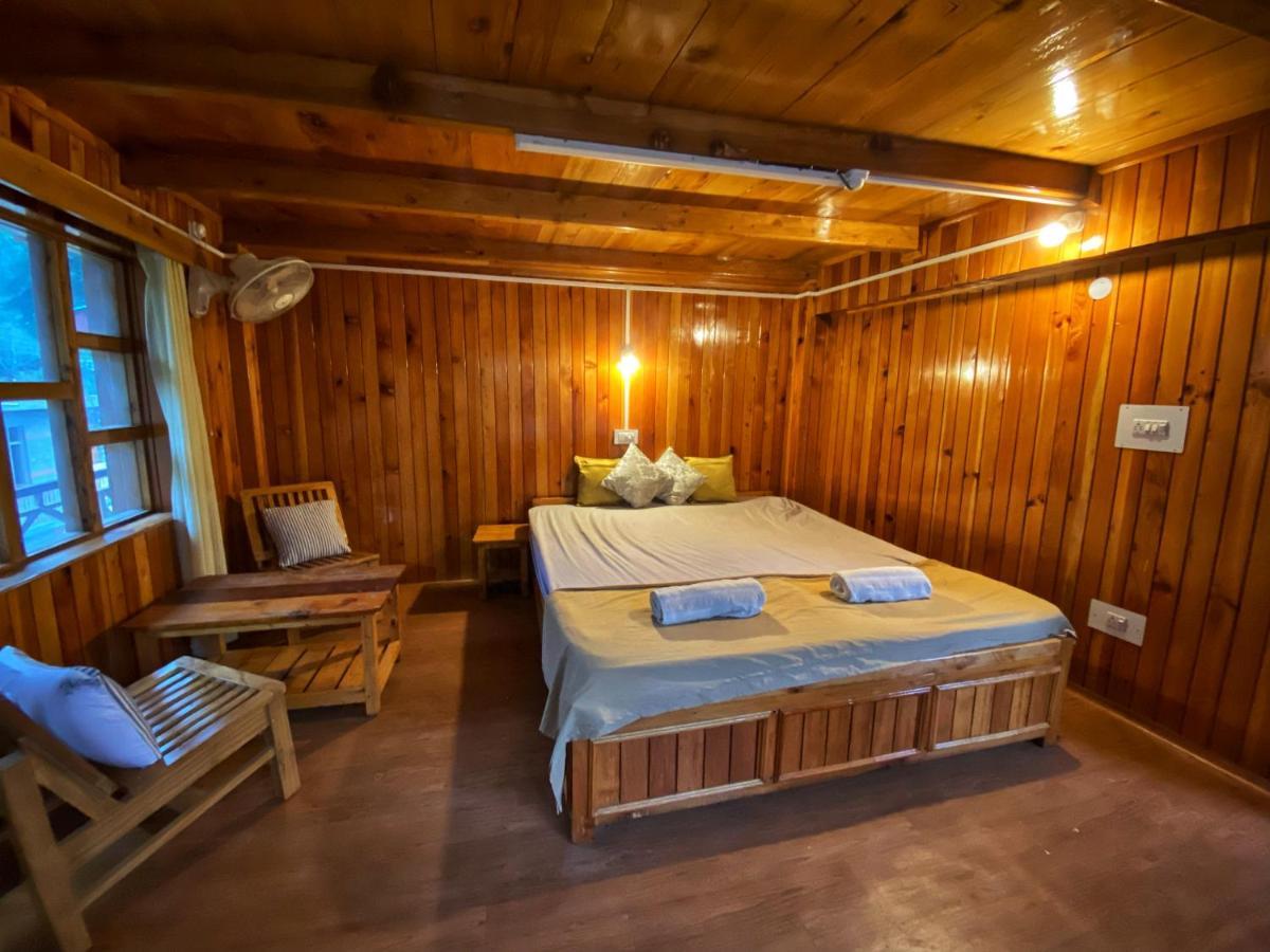 Pine Tower Inn Manāli Kültér fotó