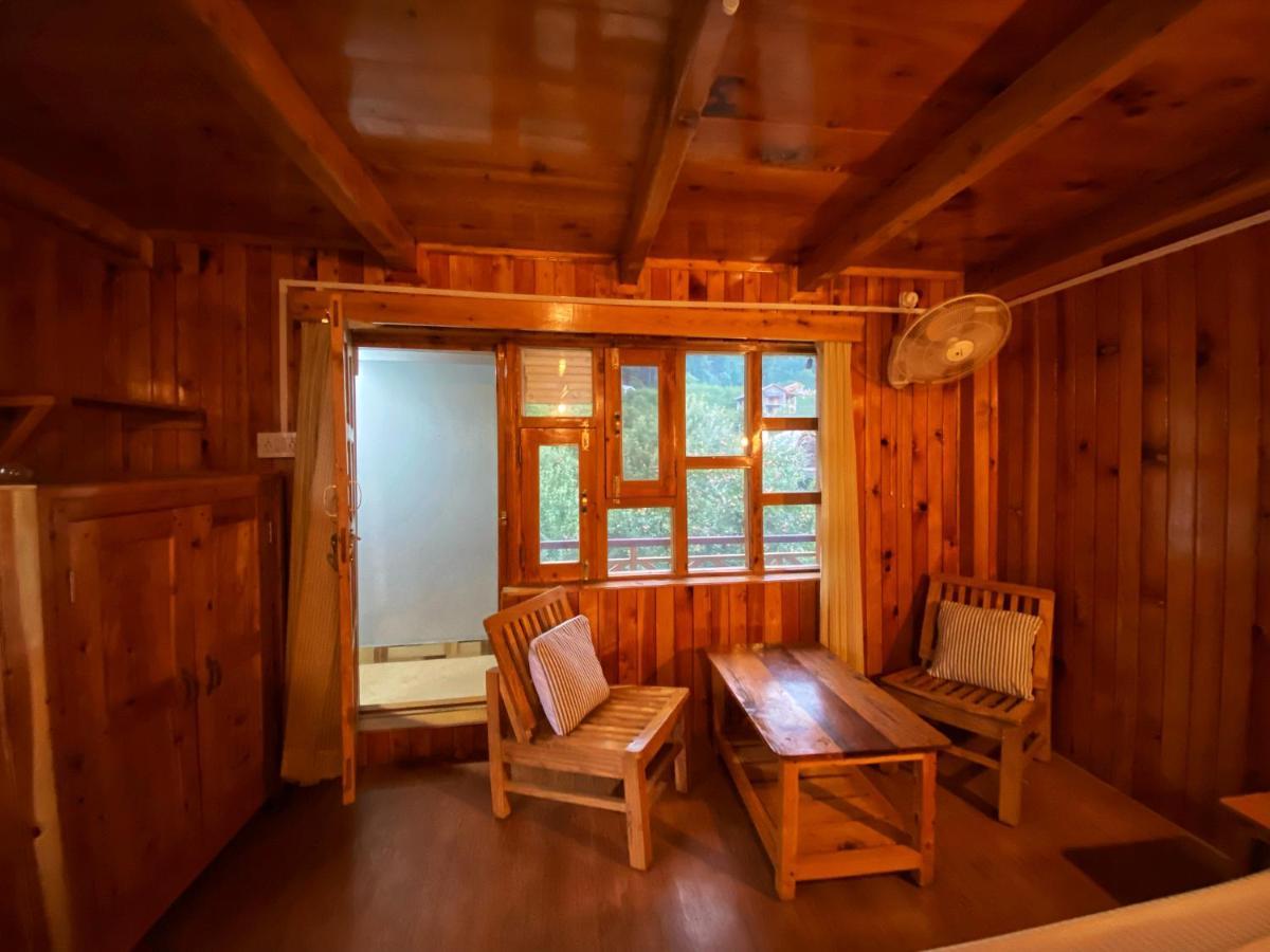 Pine Tower Inn Manāli Kültér fotó