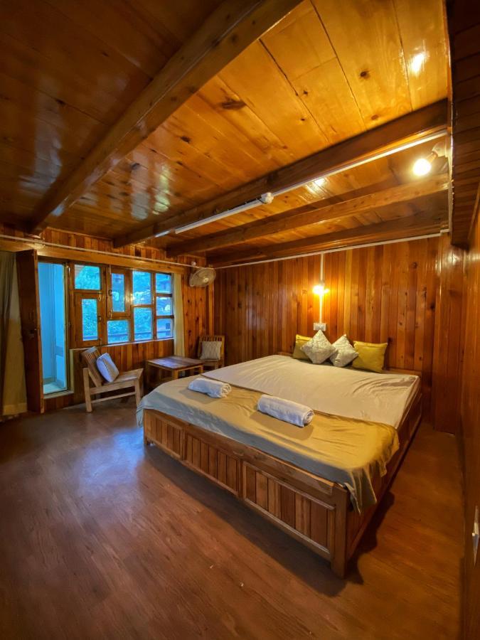 Pine Tower Inn Manāli Kültér fotó