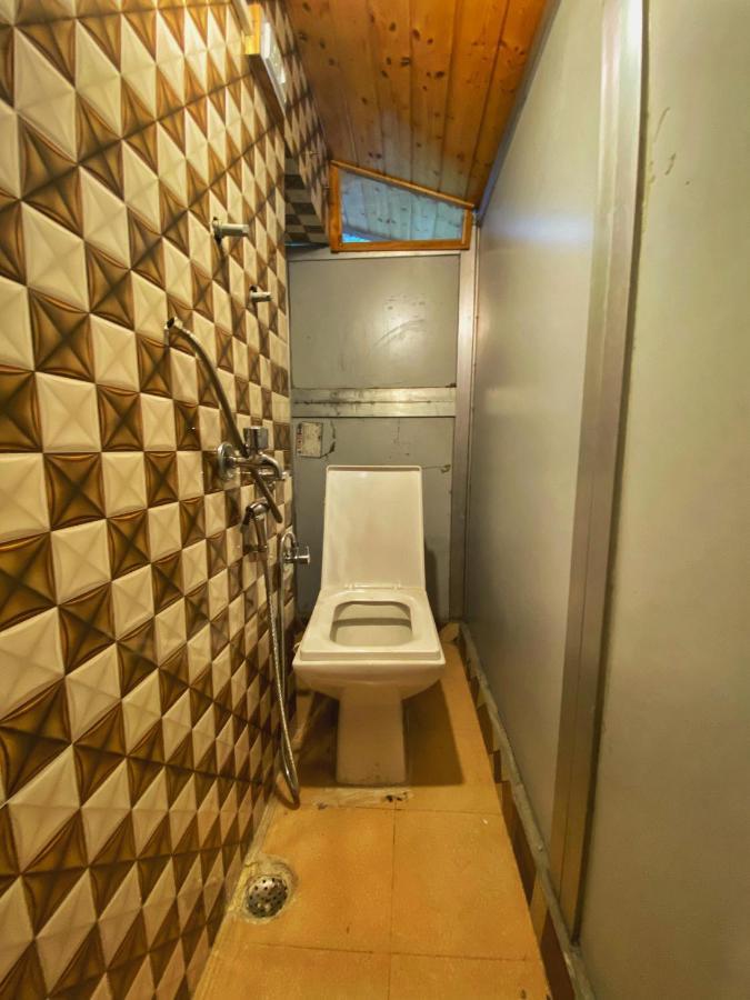 Pine Tower Inn Manāli Kültér fotó