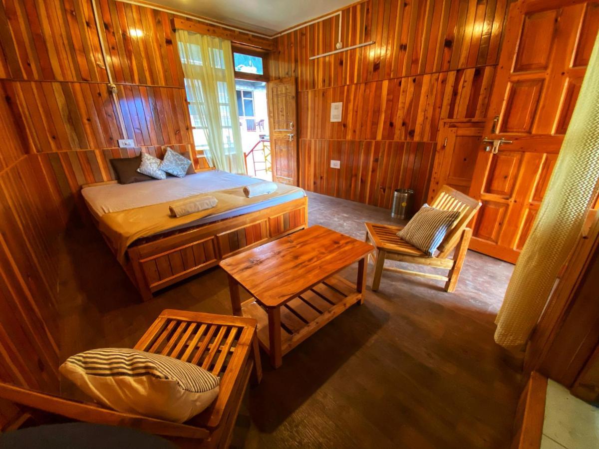 Pine Tower Inn Manāli Kültér fotó