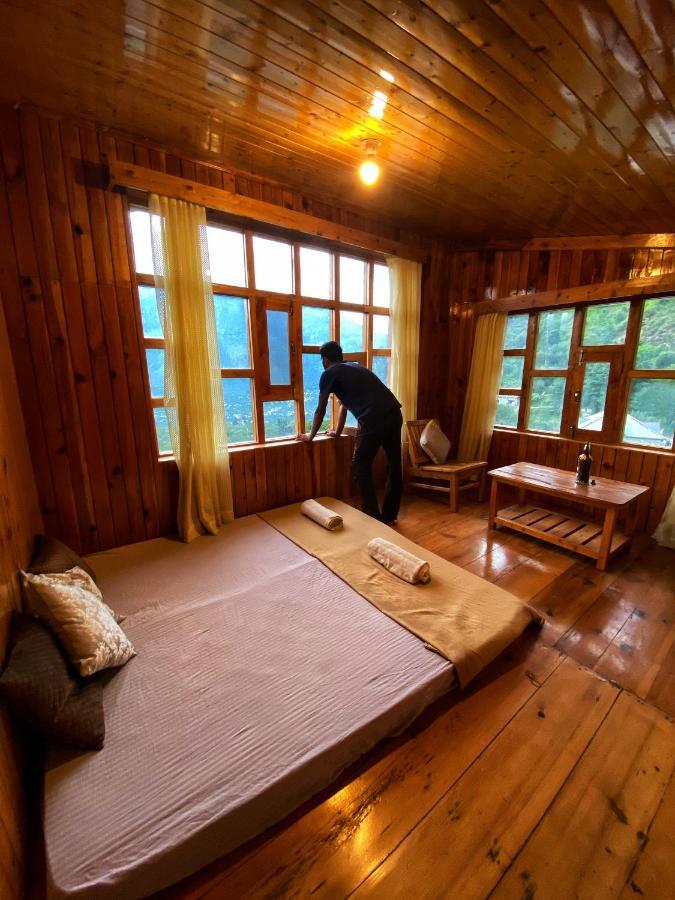 Pine Tower Inn Manāli Kültér fotó