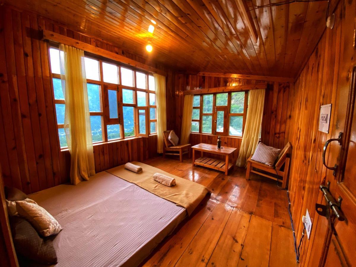 Pine Tower Inn Manāli Kültér fotó